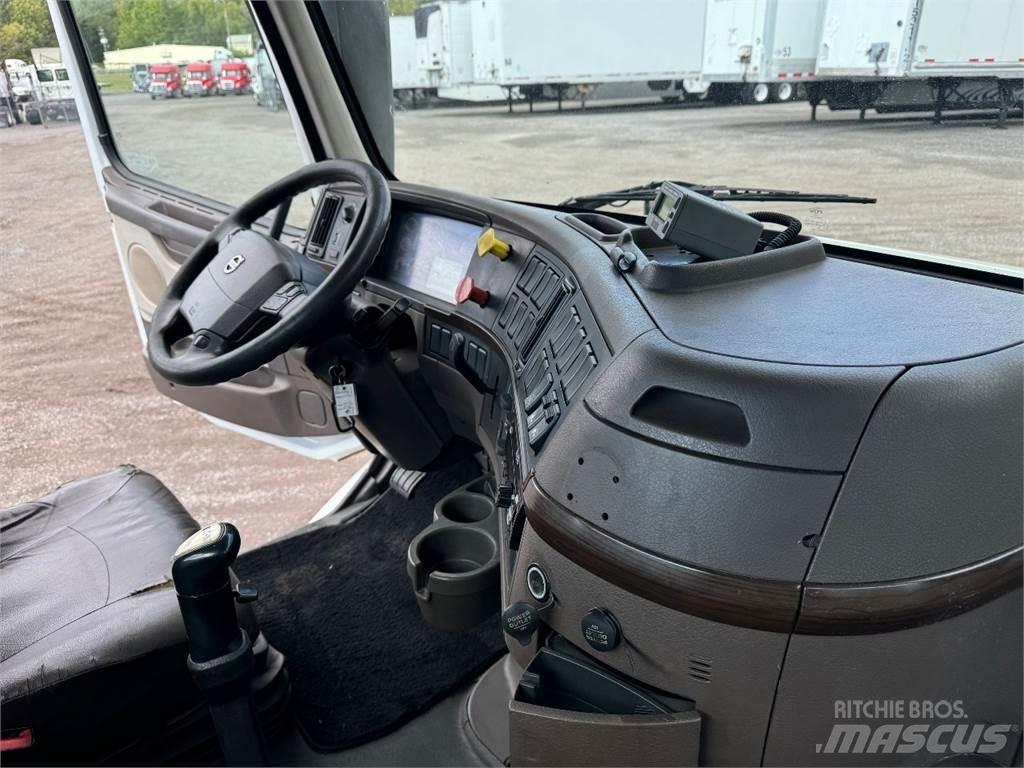 Volvo VNL42T300 Conventional Trucks / Tractor Trucks