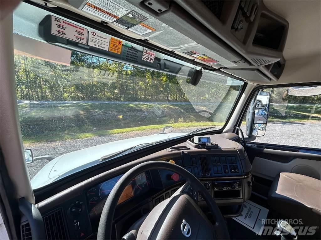Volvo VNL42T300 Conventional Trucks / Tractor Trucks