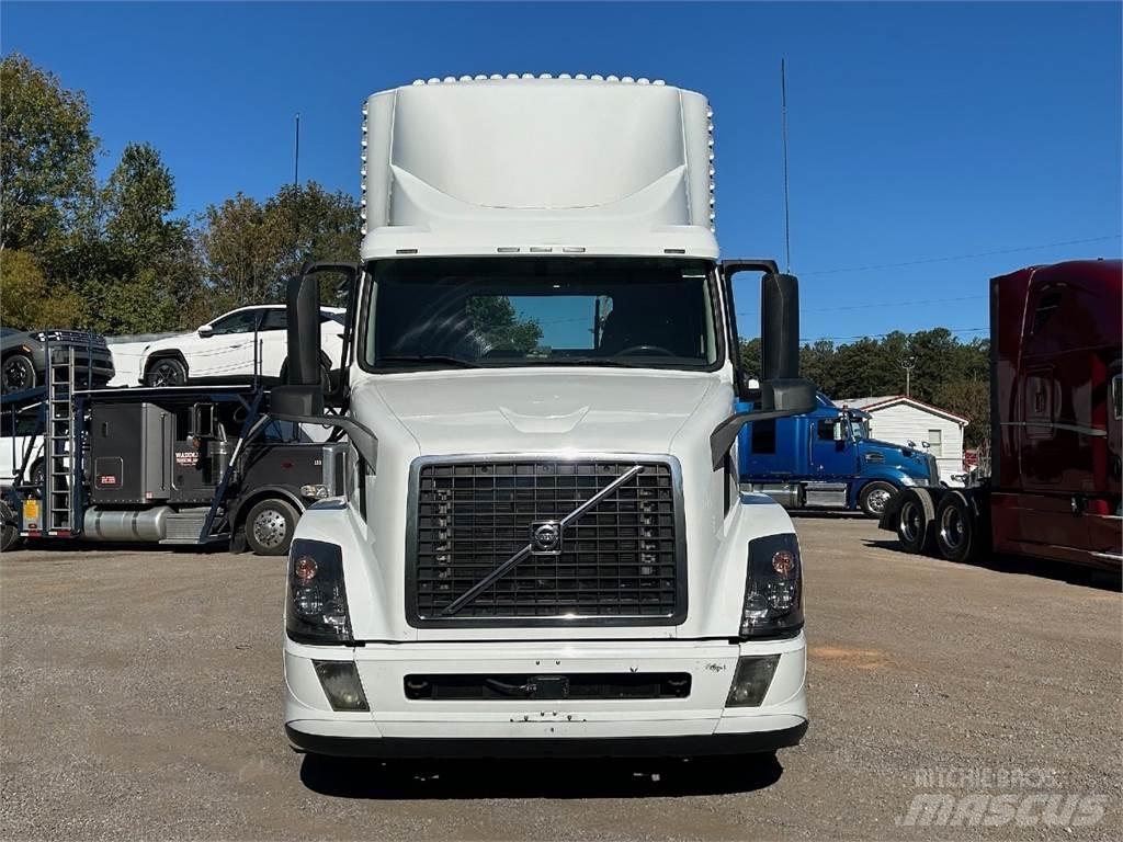 Volvo VNL42T300 Conventional Trucks / Tractor Trucks