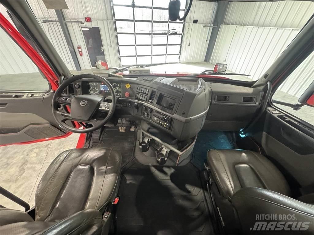 Volvo VNL64T740 Conventional Trucks / Tractor Trucks