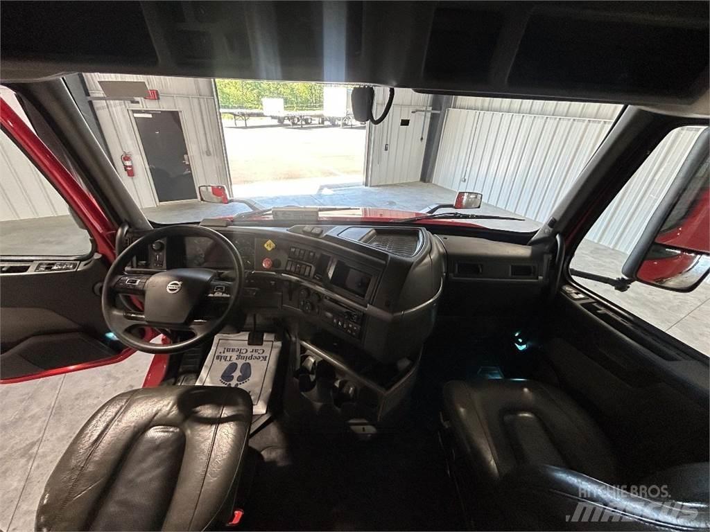 Volvo VNL64T740 Conventional Trucks / Tractor Trucks