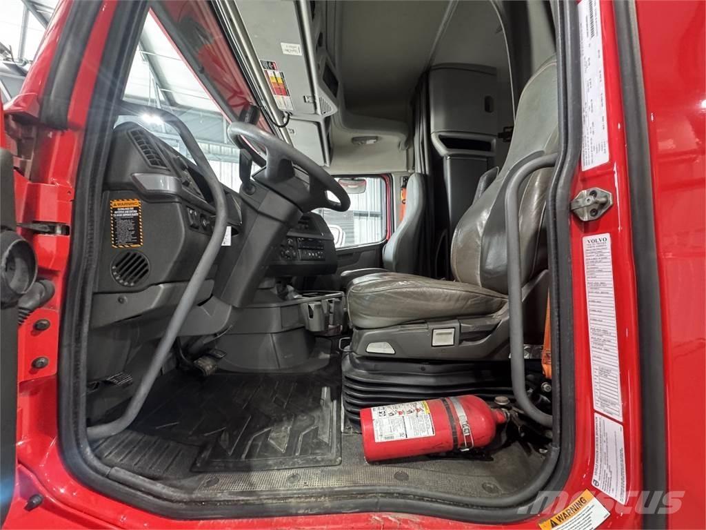 Volvo VNL64T740 Conventional Trucks / Tractor Trucks
