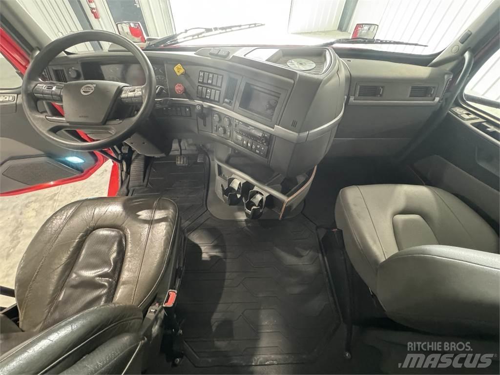 Volvo VNL64T740 Conventional Trucks / Tractor Trucks