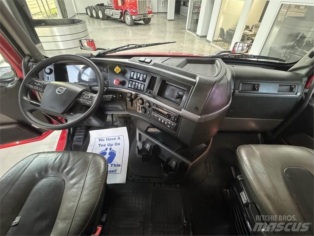Volvo VNL64T740 Conventional Trucks / Tractor Trucks