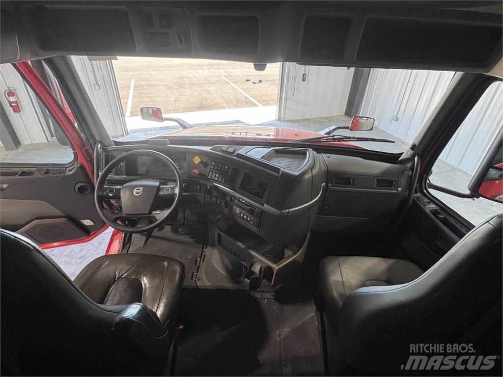 Volvo VNL64T740 Conventional Trucks / Tractor Trucks