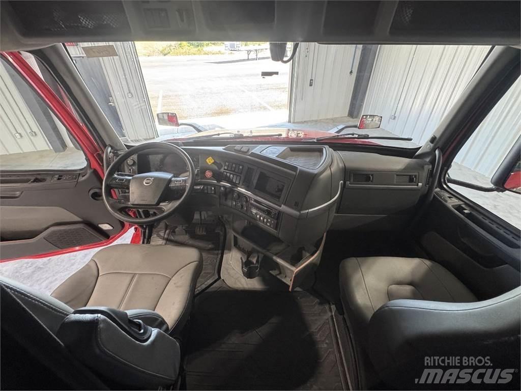 Volvo VNL64T740 Conventional Trucks / Tractor Trucks