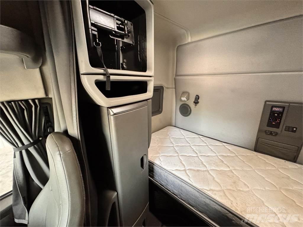 Volvo VNL64T740 Conventional Trucks / Tractor Trucks