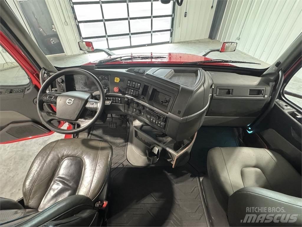 Volvo VNL64T740 Conventional Trucks / Tractor Trucks