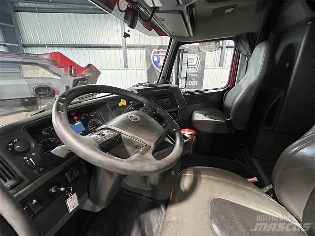 Volvo VNL64T740 Conventional Trucks / Tractor Trucks