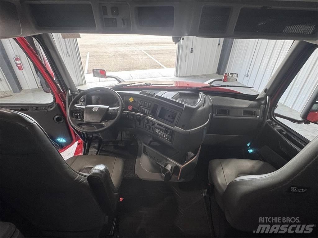 Volvo VNL64T740 Conventional Trucks / Tractor Trucks