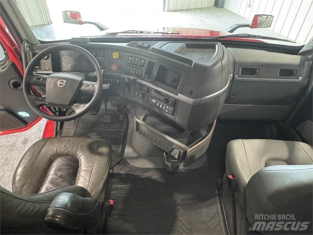 Volvo VNL64T740 Conventional Trucks / Tractor Trucks