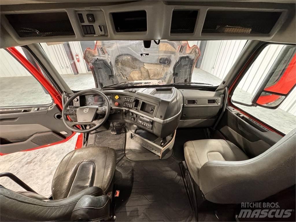 Volvo VNL64T740 Conventional Trucks / Tractor Trucks