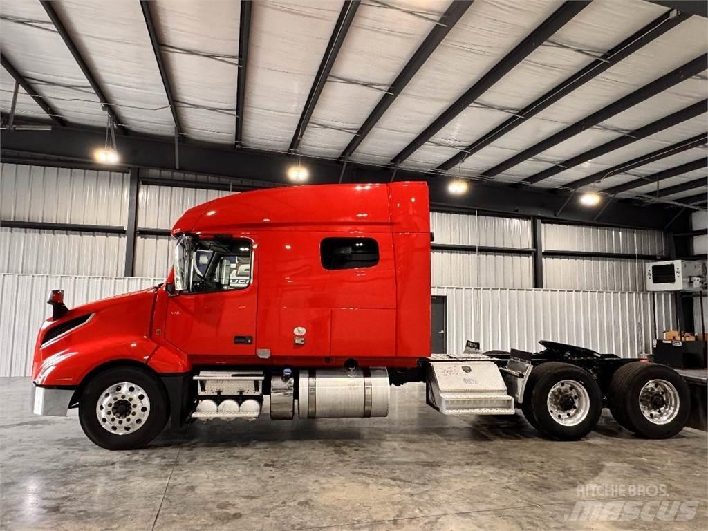 Volvo VNL64T740 Conventional Trucks / Tractor Trucks