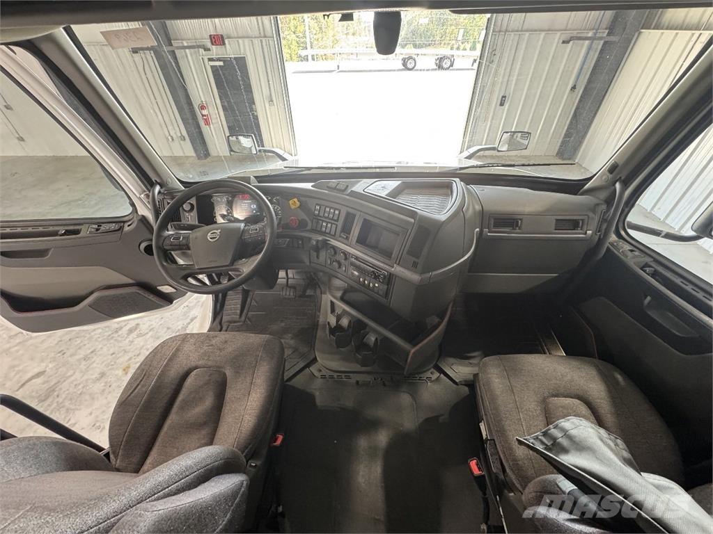 Volvo VNL760 Conventional Trucks / Tractor Trucks
