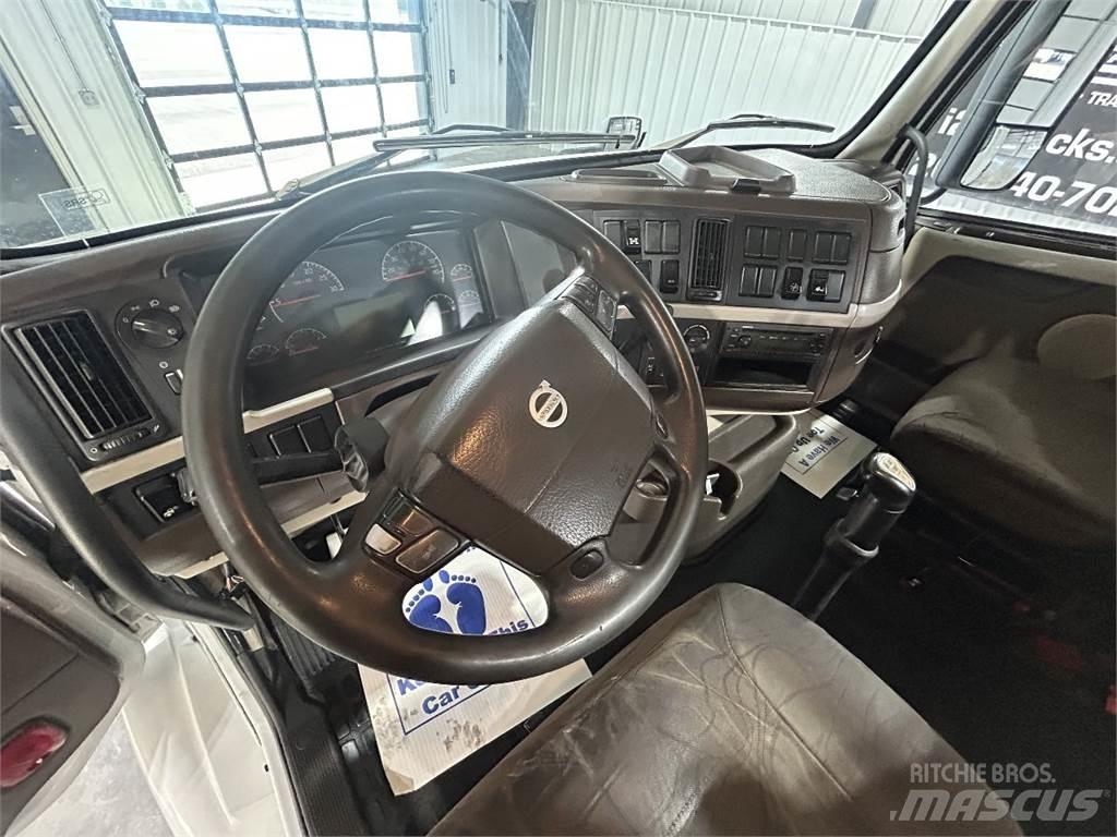 Volvo VNM64T200 Conventional Trucks / Tractor Trucks
