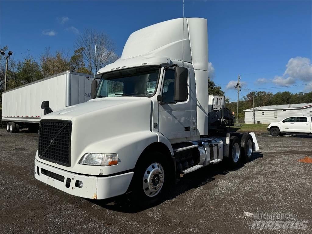 Volvo VNM64T200 Conventional Trucks / Tractor Trucks