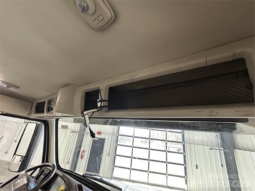 Volvo VNM64T200 Conventional Trucks / Tractor Trucks