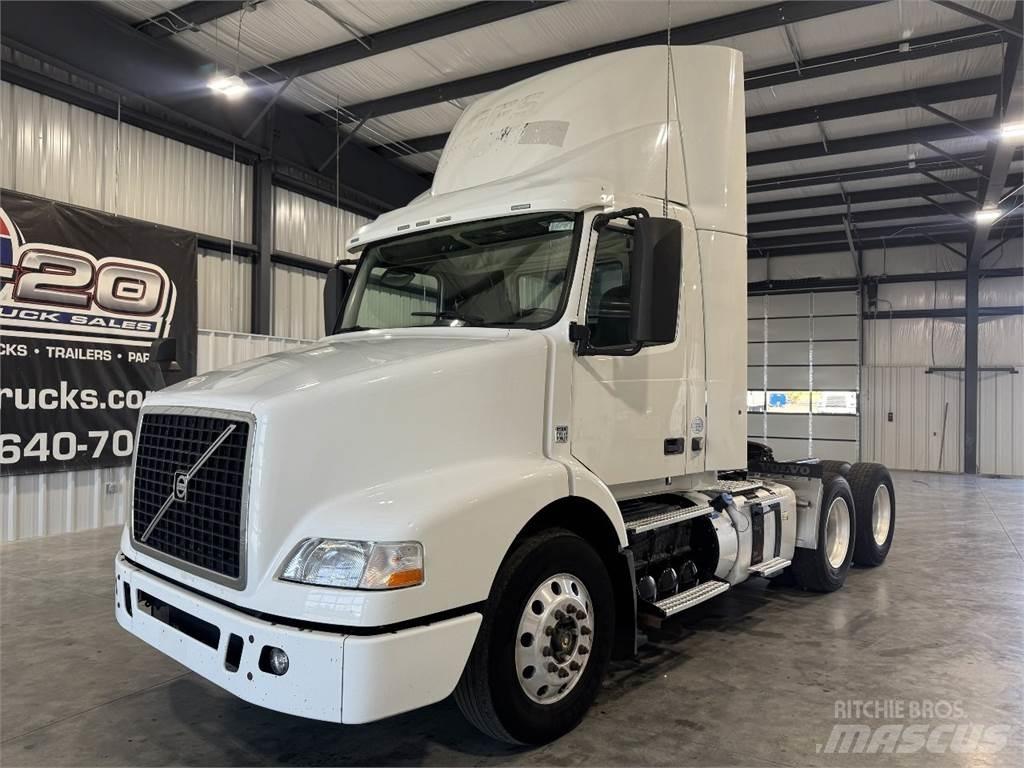 Volvo VNM64T200 Conventional Trucks / Tractor Trucks