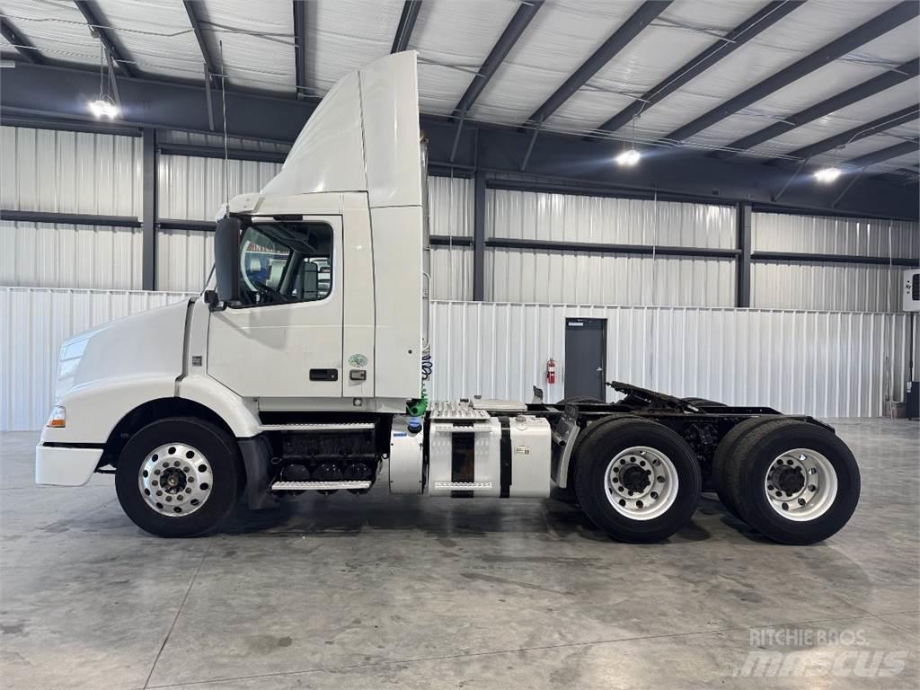 Volvo VNM64T200 Conventional Trucks / Tractor Trucks