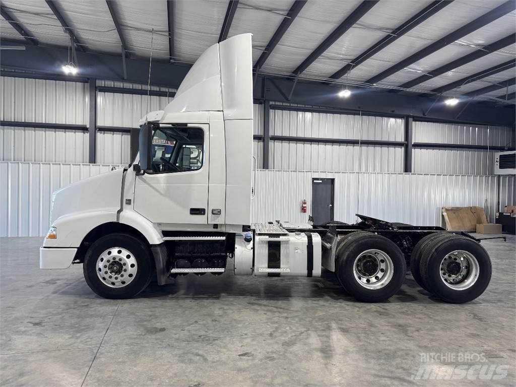 Volvo VNM64T200 Conventional Trucks / Tractor Trucks