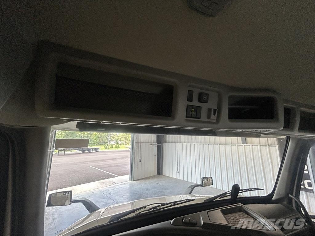 Volvo VNR64T300 Conventional Trucks / Tractor Trucks