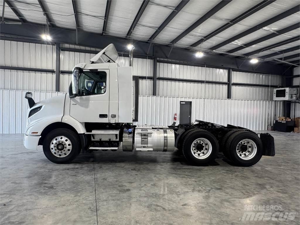 Volvo VNR64T300 Tractor Units