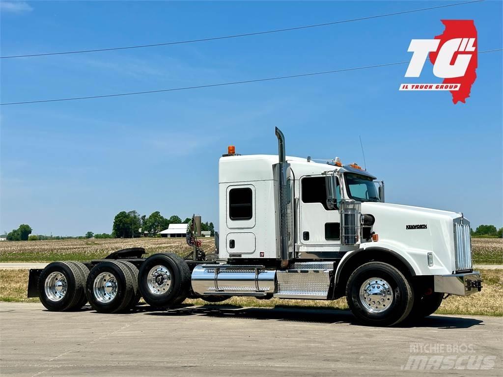 Kenworth T800 Conventional Trucks / Tractor Trucks