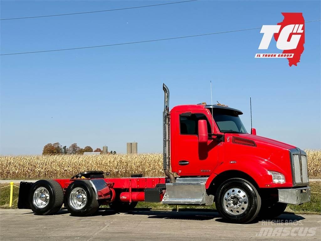 Kenworth T880 Conventional Trucks / Tractor Trucks