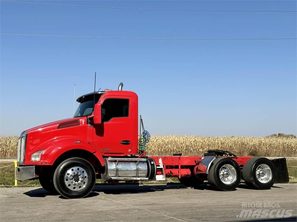 Kenworth T880 Conventional Trucks / Tractor Trucks