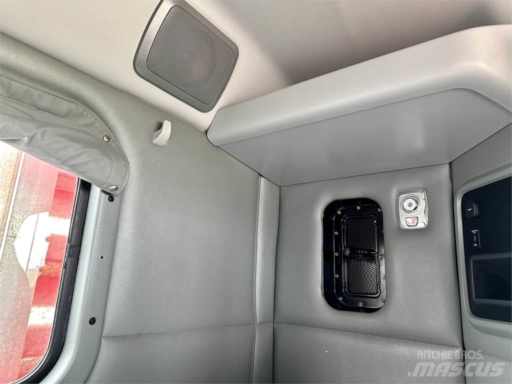Kenworth T880 Conventional Trucks / Tractor Trucks