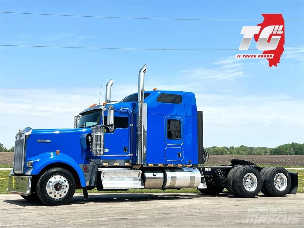 Kenworth W900 Conventional Trucks / Tractor Trucks