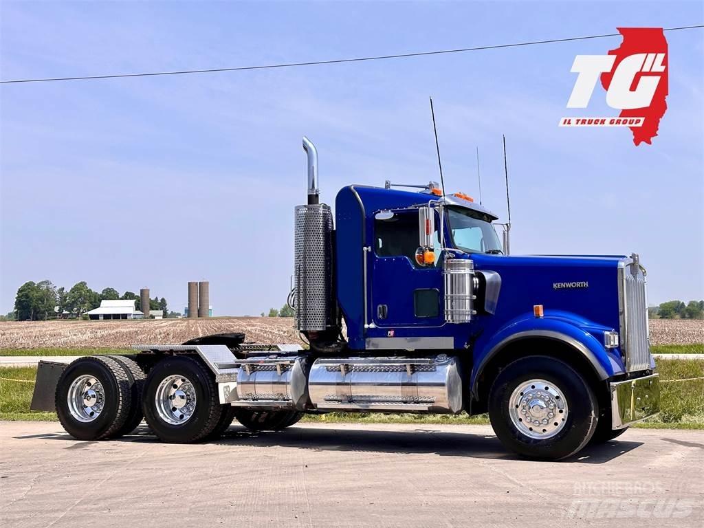 Kenworth W900 Conventional Trucks / Tractor Trucks