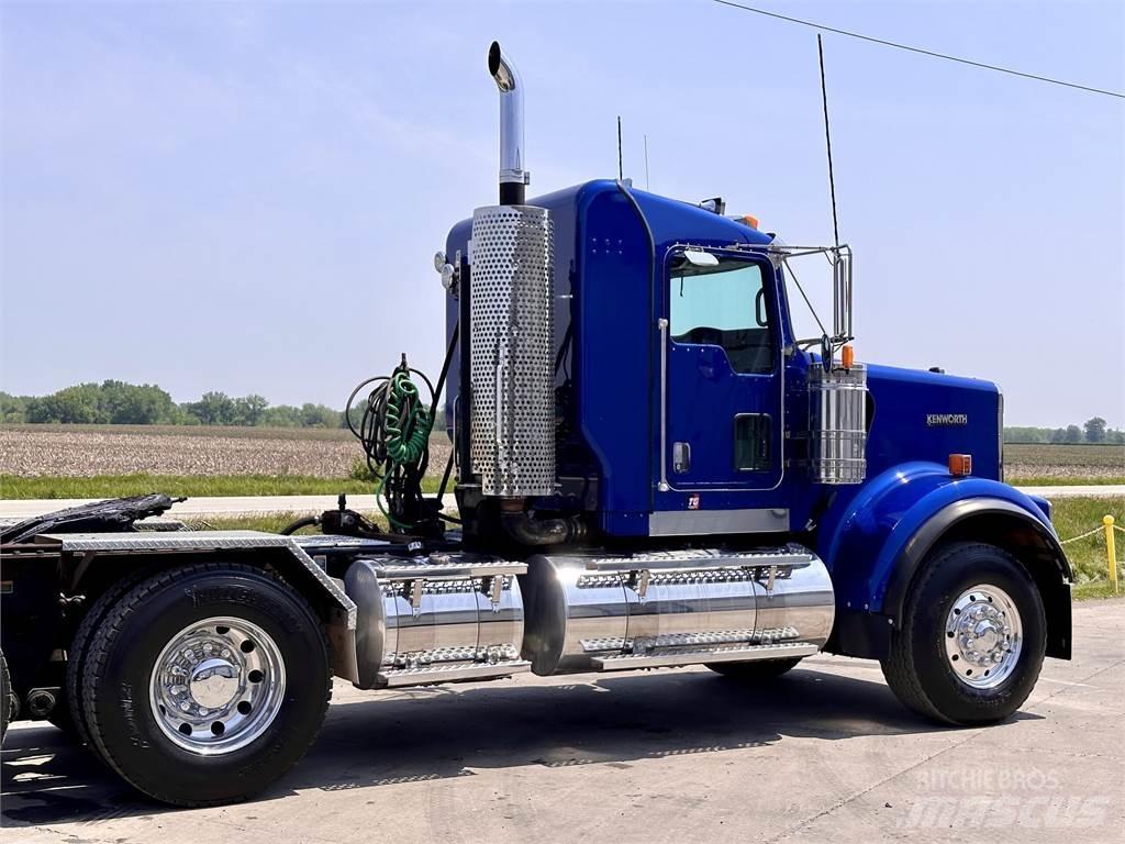 Kenworth W900 Conventional Trucks / Tractor Trucks