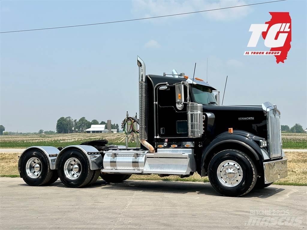 Kenworth W900 Conventional Trucks / Tractor Trucks