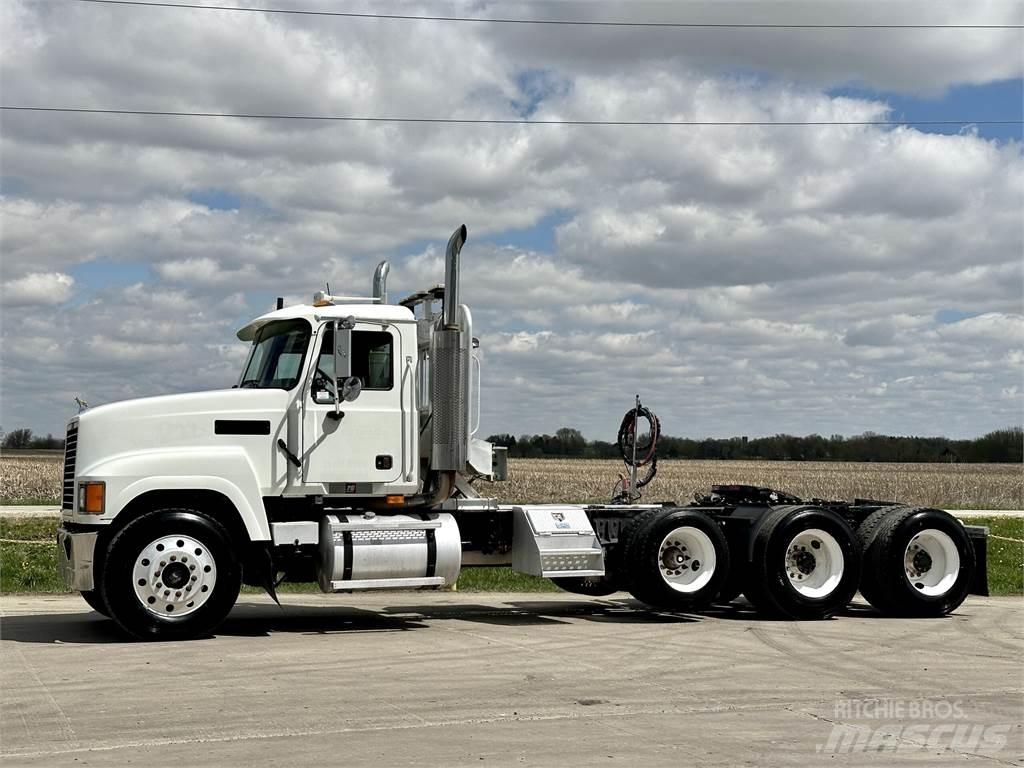 Mack CH613 Conventional Trucks / Tractor Trucks