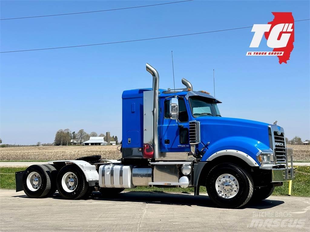Mack Titan TD713 Conventional Trucks / Tractor Trucks