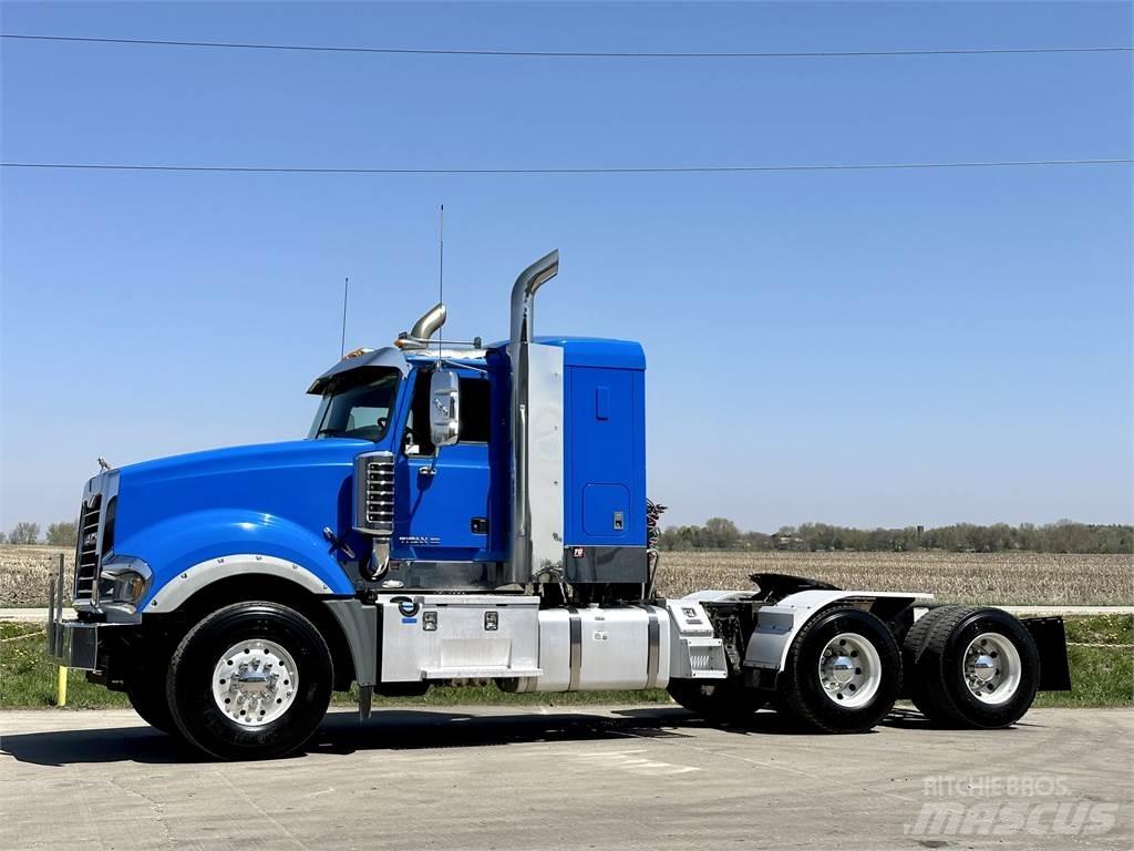 Mack Titan TD713 Conventional Trucks / Tractor Trucks