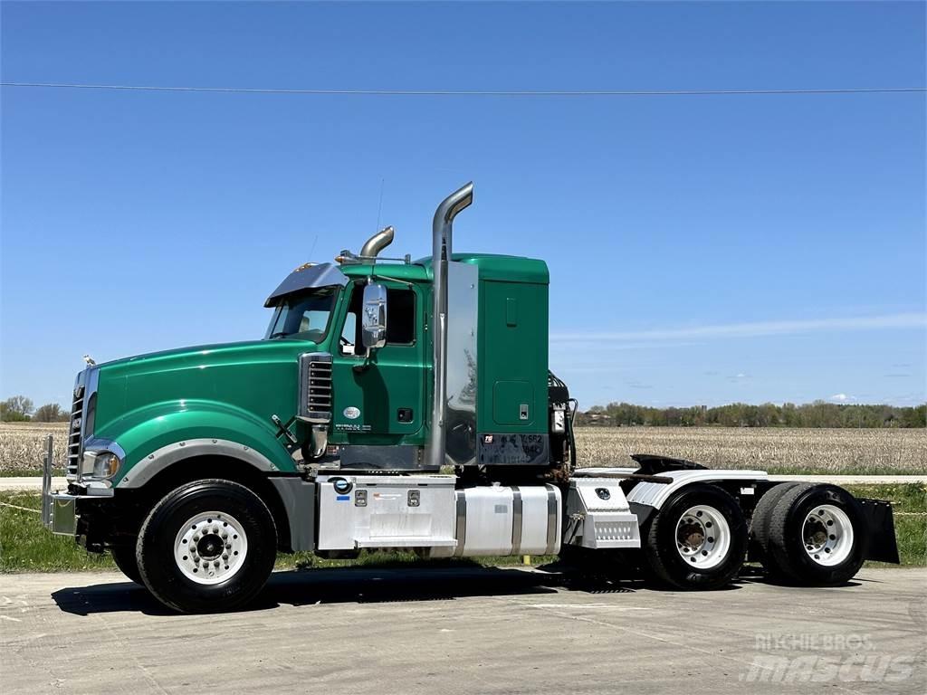 Mack Titan TD713 Conventional Trucks / Tractor Trucks