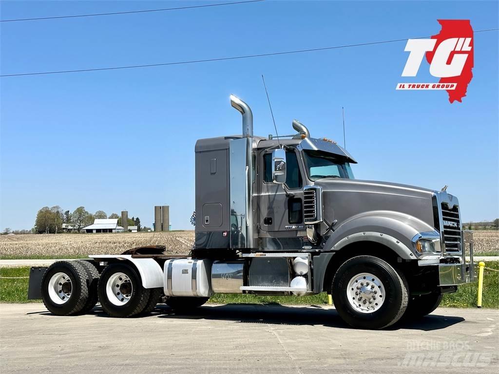Mack Titan TD713 Conventional Trucks / Tractor Trucks