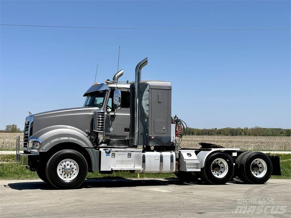 Mack Titan TD713 Conventional Trucks / Tractor Trucks