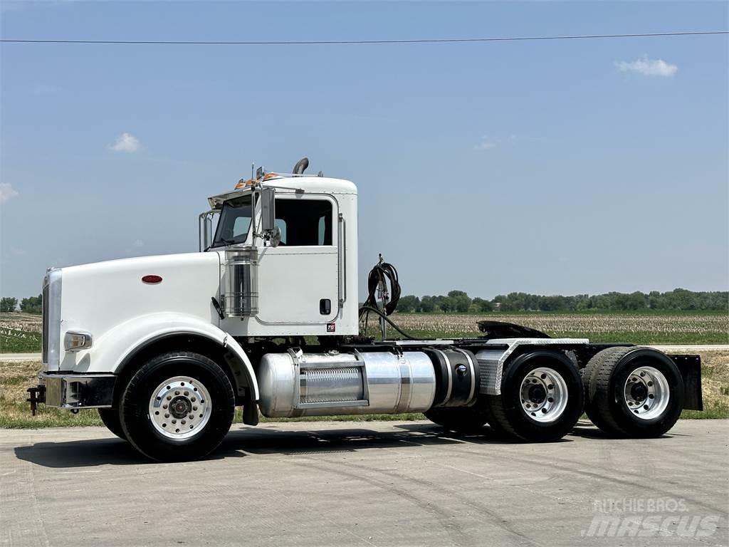 Peterbilt 367 Conventional Trucks / Tractor Trucks