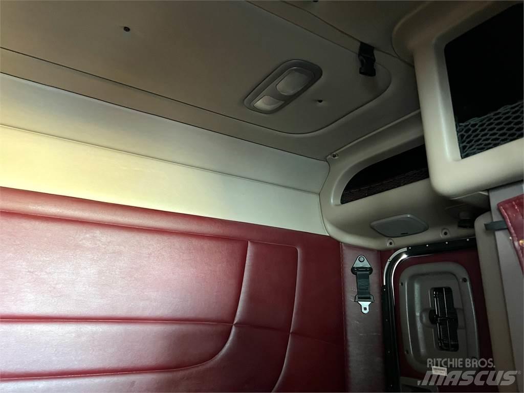 Peterbilt 388 Conventional Trucks / Tractor Trucks