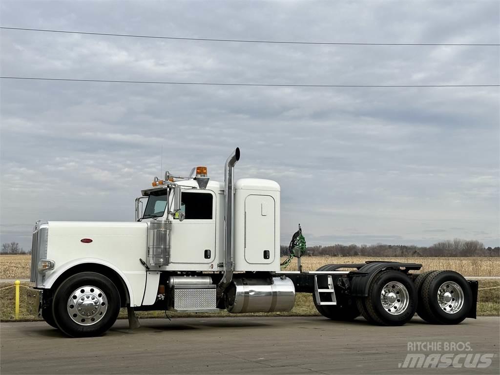 Peterbilt 389 Conventional Trucks / Tractor Trucks