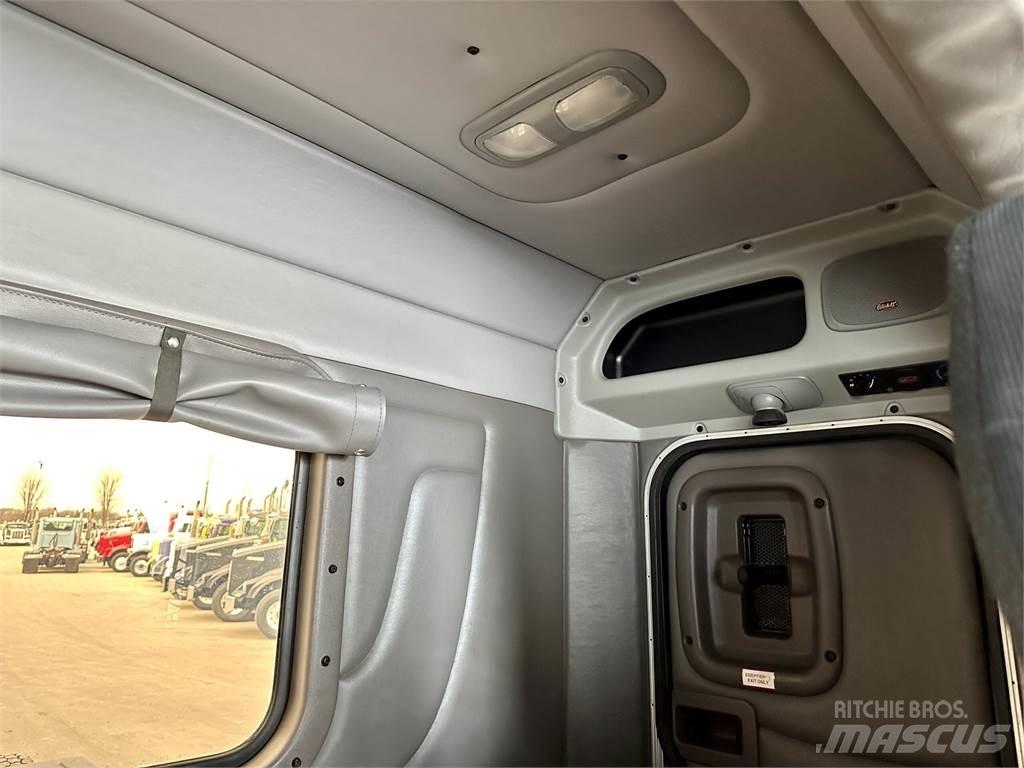 Peterbilt 389 Conventional Trucks / Tractor Trucks