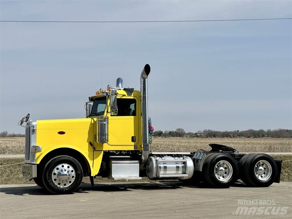 Peterbilt 389 Conventional Trucks / Tractor Trucks