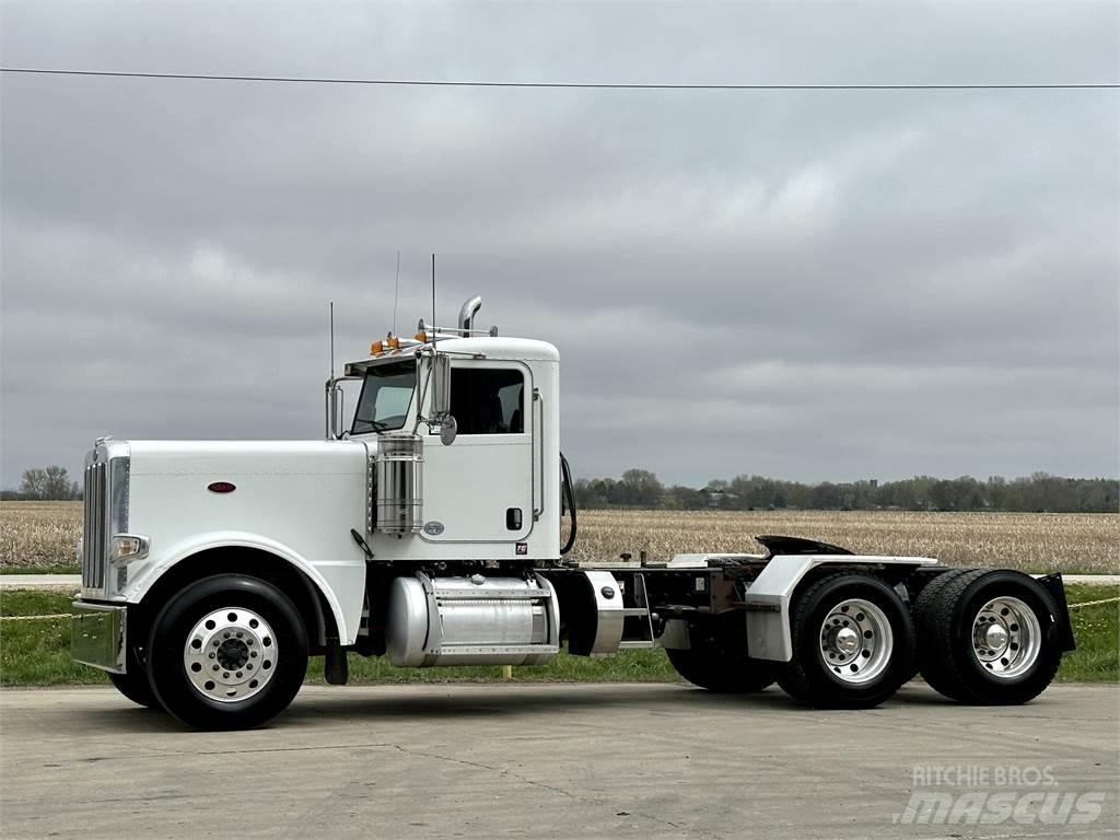 Peterbilt 389 Conventional Trucks / Tractor Trucks
