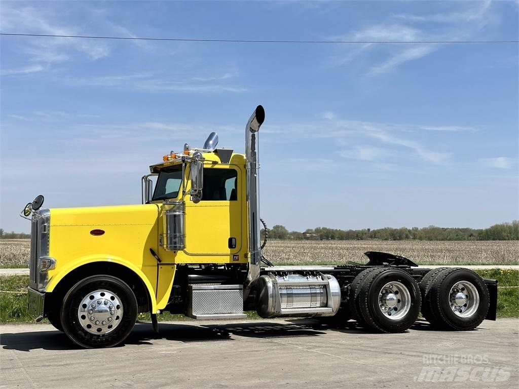 Peterbilt 389 Conventional Trucks / Tractor Trucks