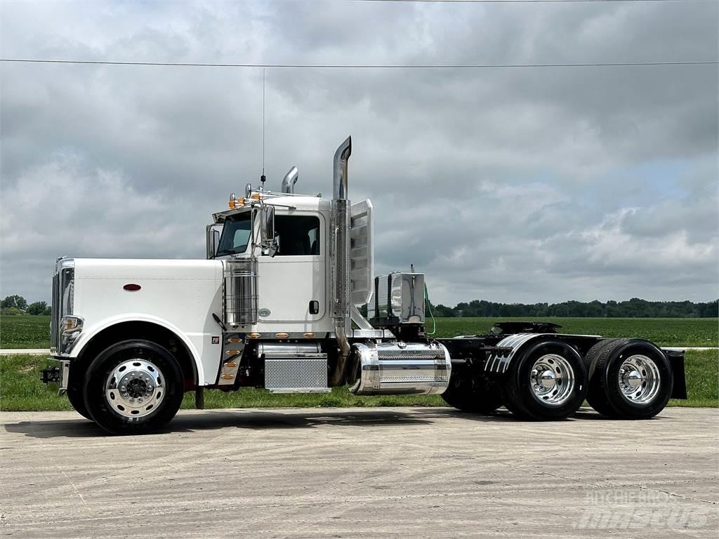 Peterbilt 389 Conventional Trucks / Tractor Trucks