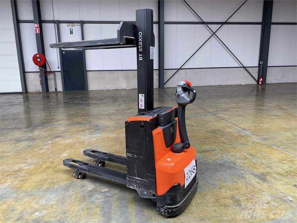 Toyota BT SWE080L Self Propelled Stackers