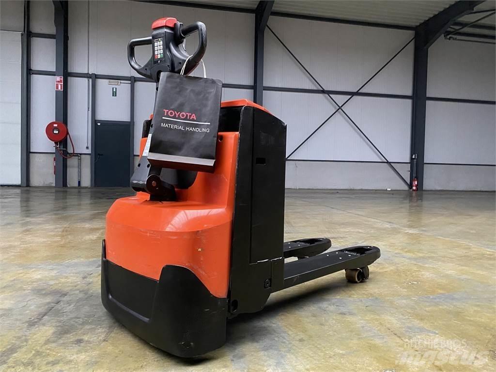 Toyota LWE200 Pallet Truck